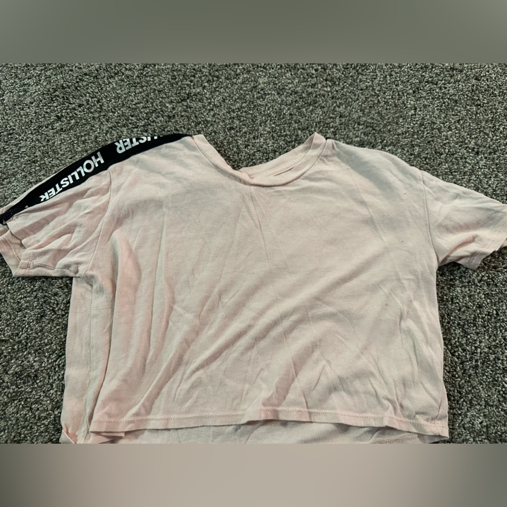 Hollister Cropped T-Shirt